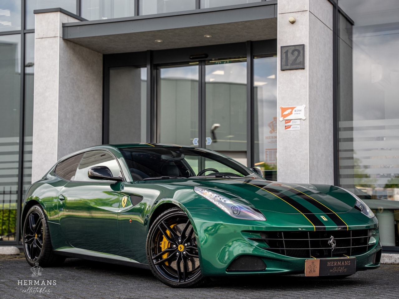 Ferrari FF - 6.3 V12 / Camera / Electric Seats / ADAS / TPMS / Blue-eye / Custom Exhaust - AutoWereld.nl