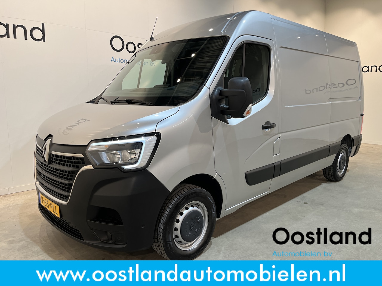 Renault Master - 2.3 dCi L2H2 180 PK / Euro 6 / Airco / Cruise Control / Camera / Navigatie / Trekhaak - AutoWereld.nl