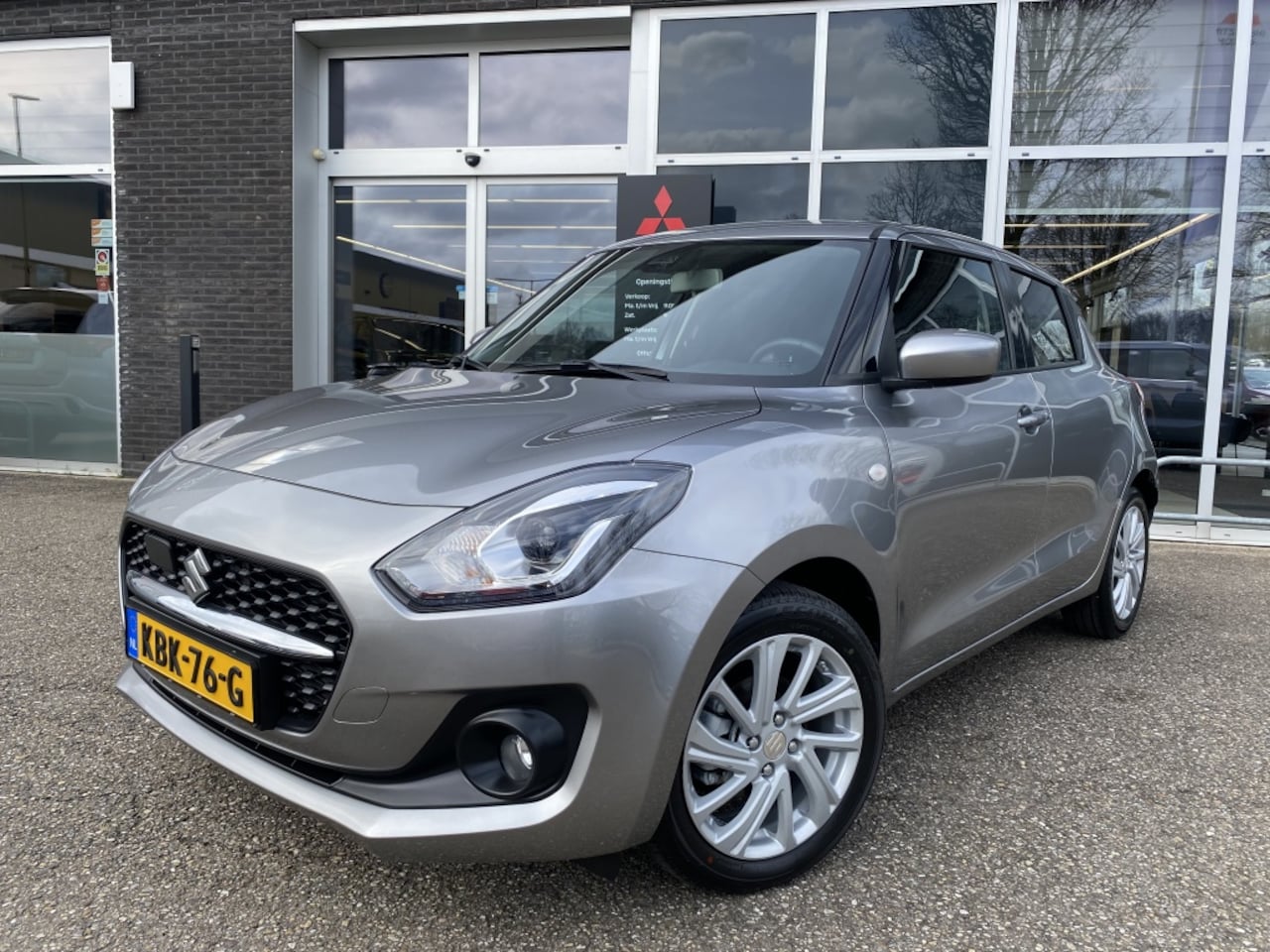 Suzuki Swift - 1.2 Select Smart Hybrid | Parkeersensoren | Stoelverwarming - AutoWereld.nl