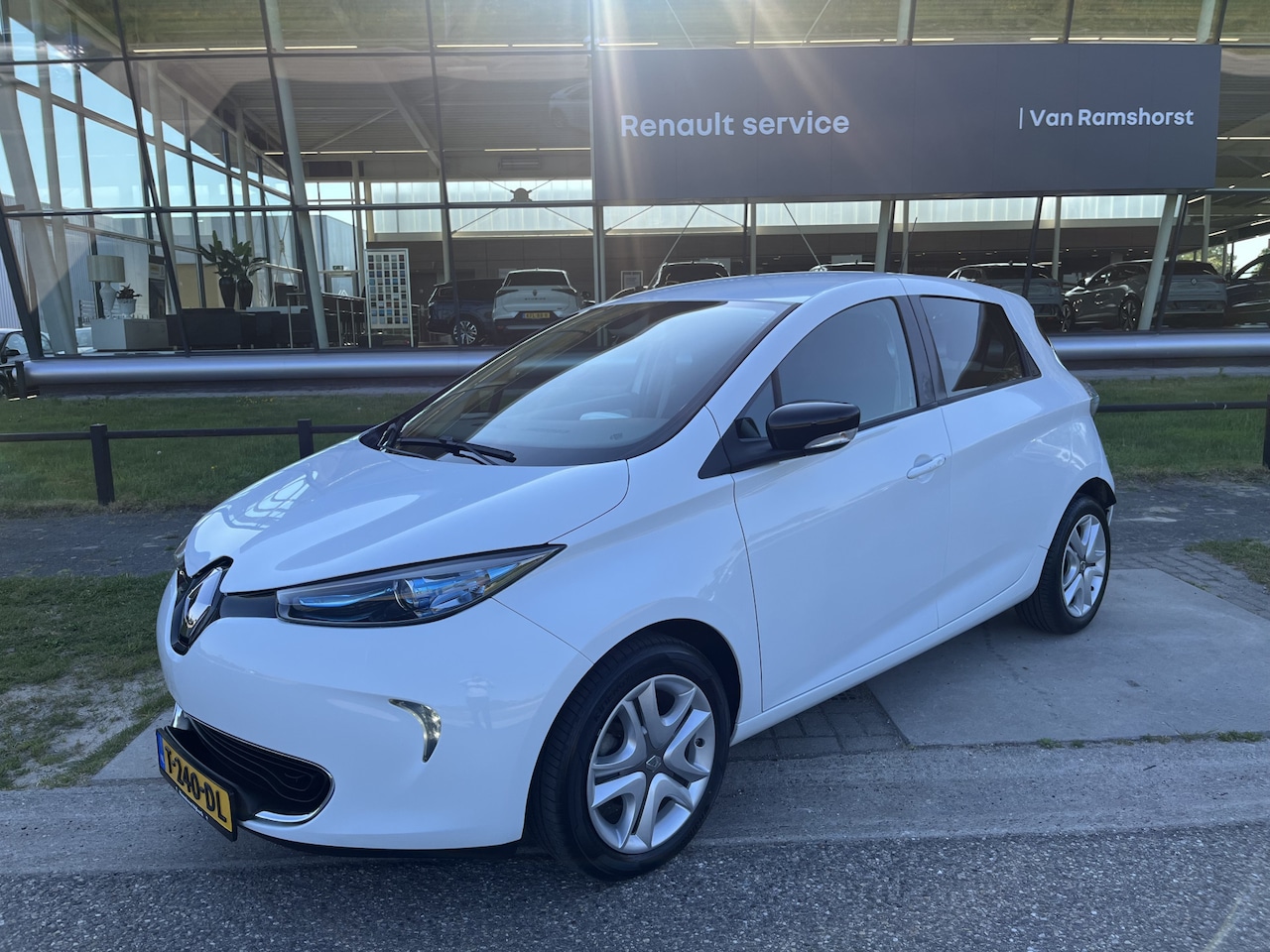 Renault Zoe - R90 41 kWh (Accu inbegrepen SOH 93% / koopaccu / Climate / Cruise / Navi / - AutoWereld.nl