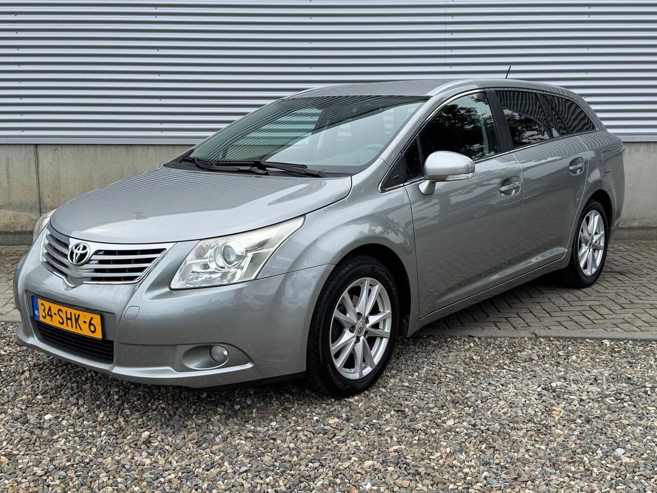 Toyota Avensis Wagon - 1.8 VVTi Business Automaat [ navi,ecc,cruise,17``lmv,trekhaak ] - AutoWereld.nl