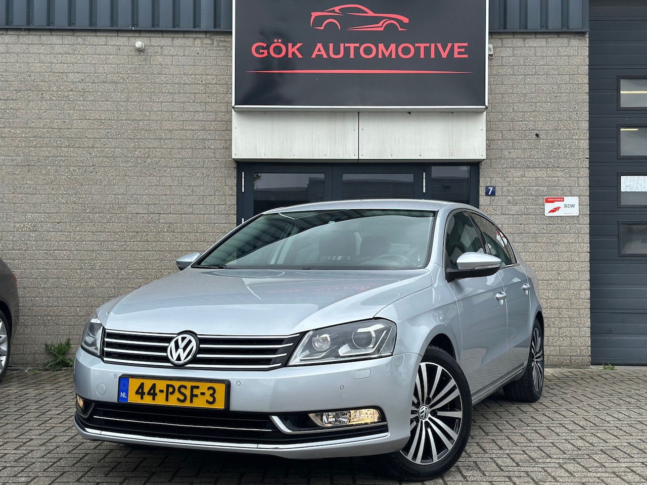 Volkswagen Passat - 2.0 TSI Highline / 2De Eigenaar / Dynaudio / Dealer OH / NAP / Keyless Entree & GO / Camer - AutoWereld.nl
