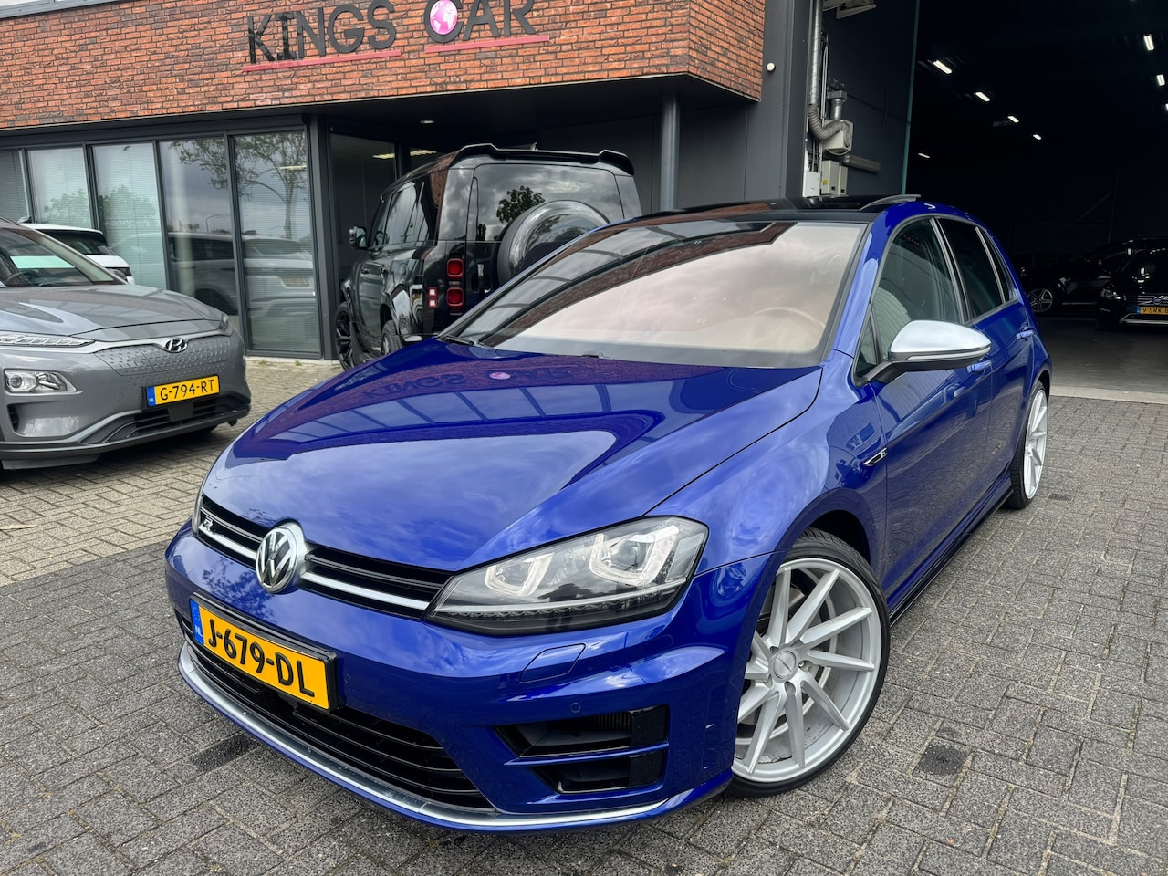 Volkswagen Golf - 2.0 TSI R 4Motion PANO LEER VOSSEN CAMERA ACC BOEKJES VOL! - AutoWereld.nl