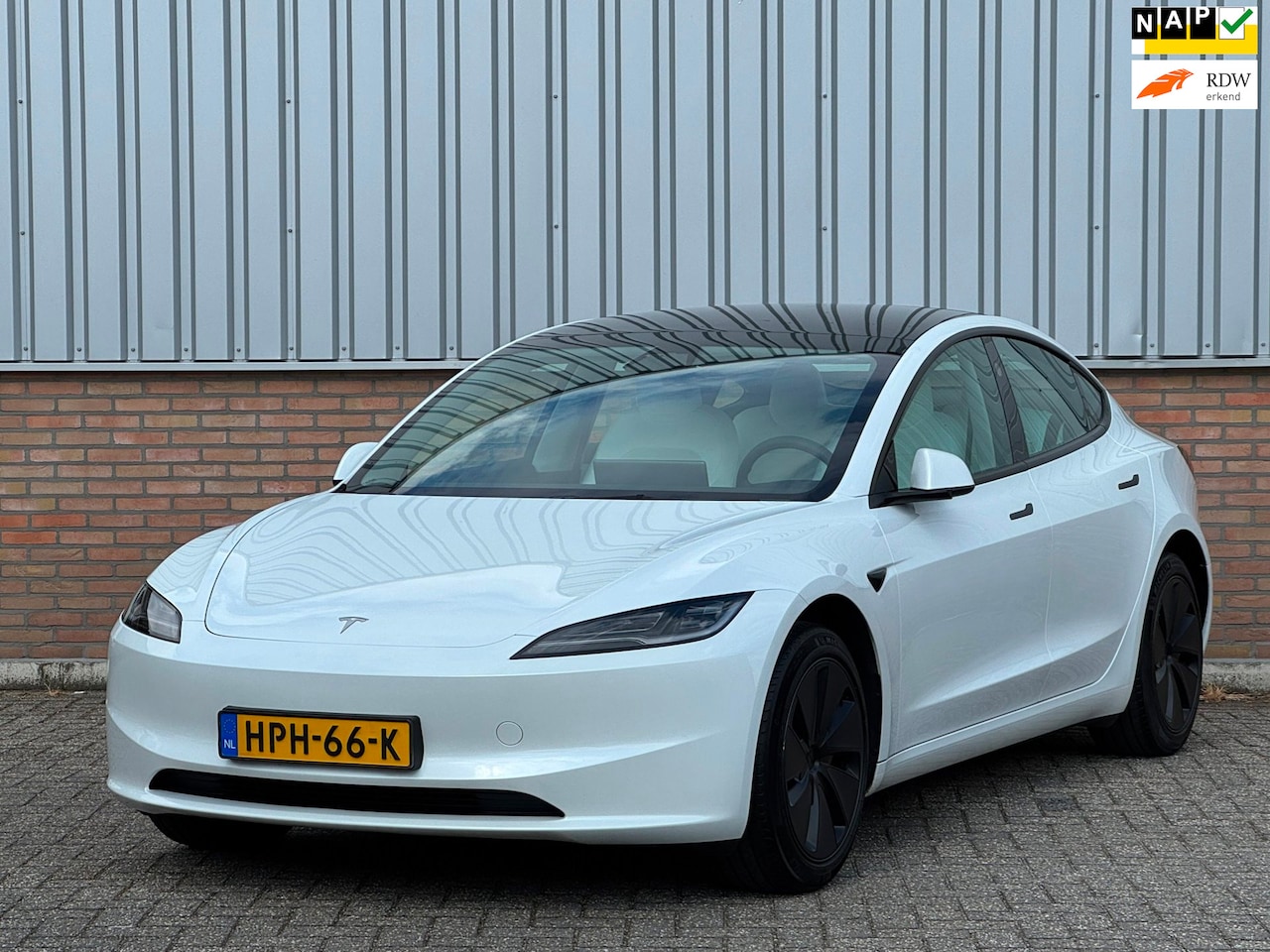 Tesla Model 3 - RWD 60 kWh Highland LFP/ Wit leder/ BTW - AutoWereld.nl