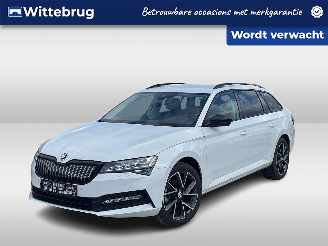 Skoda Superb Combi - 1.4 TSI iV 218PK Style / Fabrieksgarantie tm 20-2-28 / Black Pack / LED Matrix / Achteruit - AutoWereld.nl
