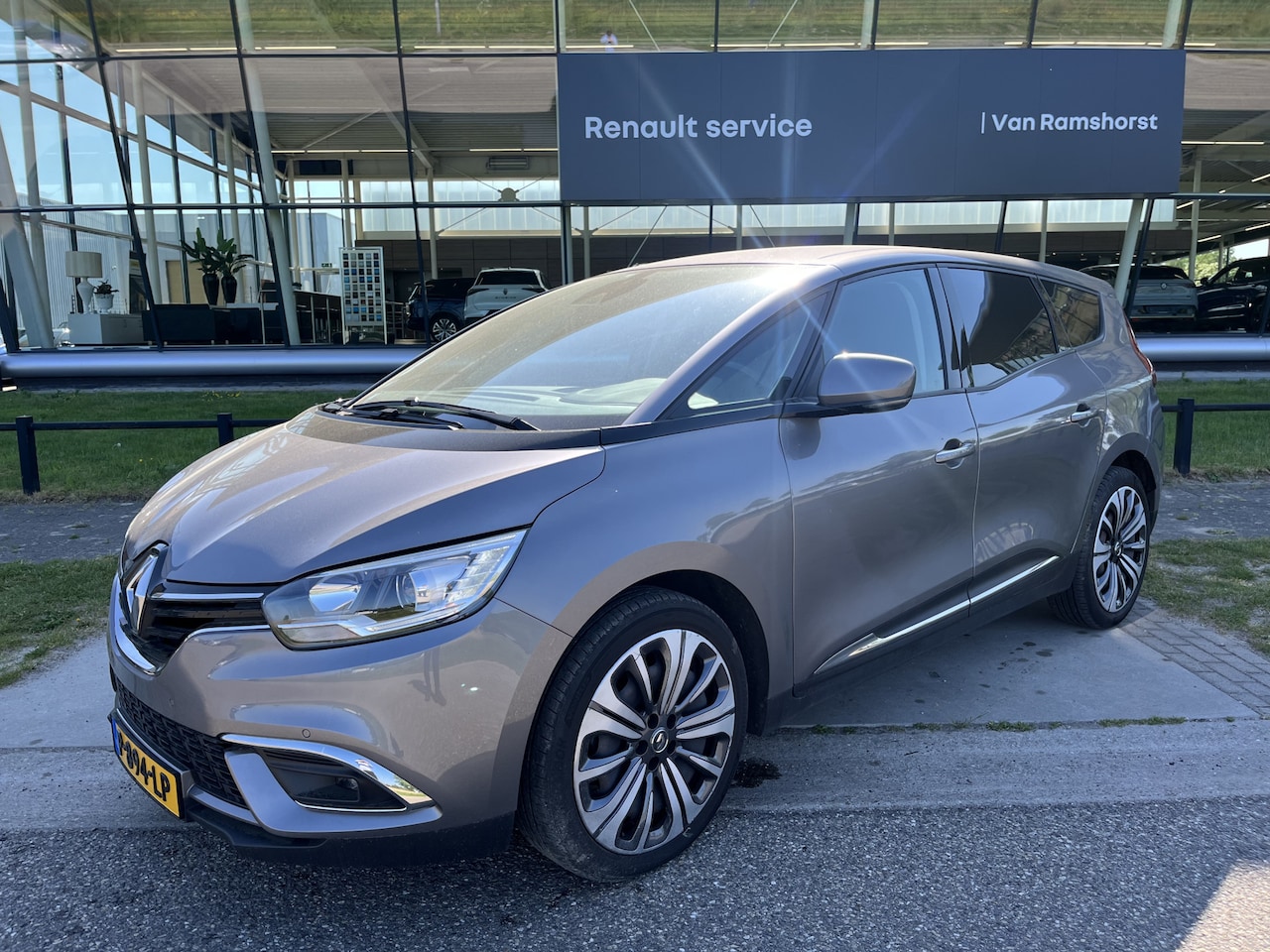 Renault Grand Scénic - 1.3 TCe 140pk!! Business Parkeerhulp achter - AutoWereld.nl