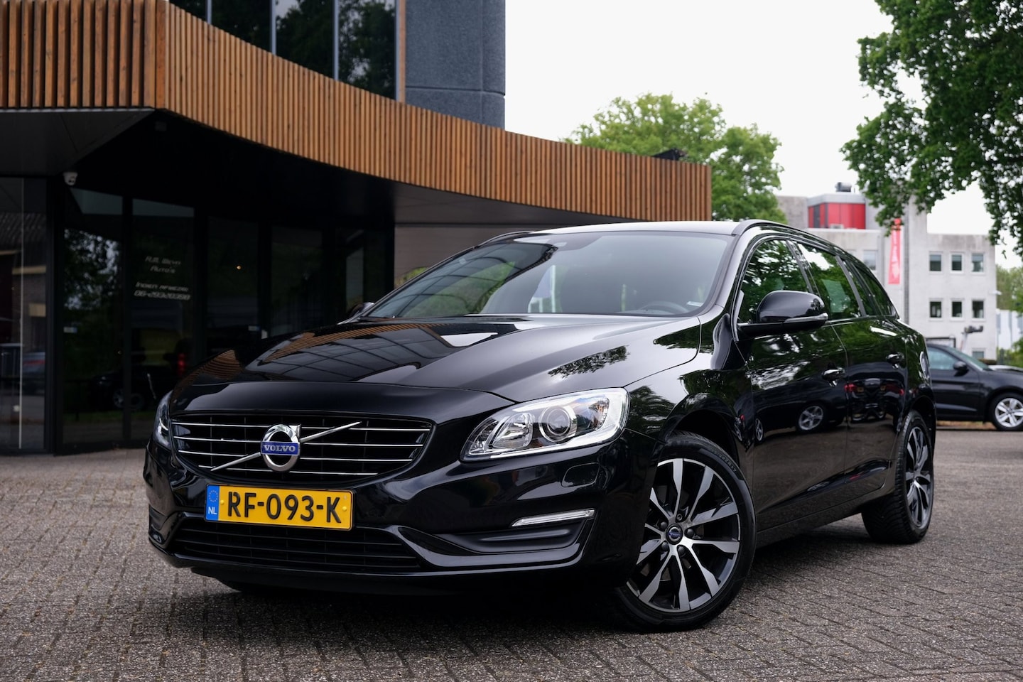 Volvo V60 - 1.5 T3 Polar+ Dynamic|Rijklaar!|Dealeronderhouden|Trekhaak|Stoelverwarming|Leer| - AutoWereld.nl