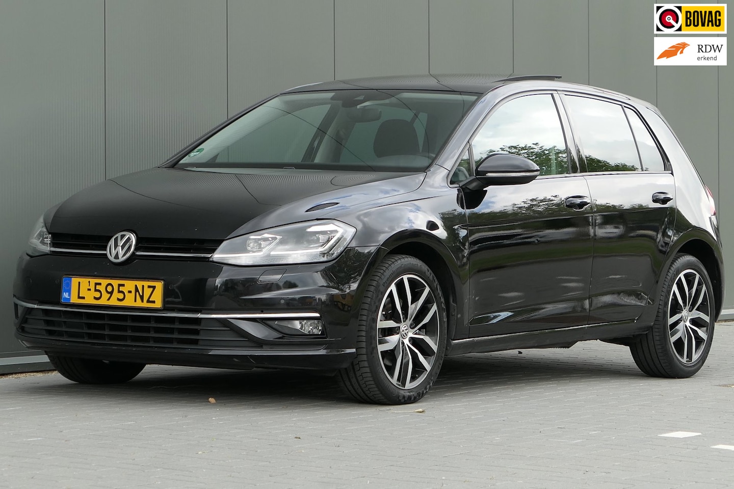 Volkswagen Golf - 1.5 TSI Highline Business R Panorama Virtual Stoelverwarming - AutoWereld.nl