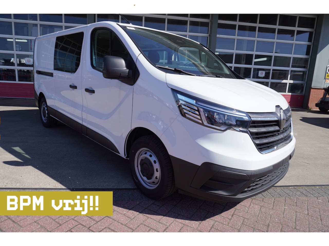 Renault Trafic - 2.0 Blue dCi 130PK T29 L2H1 Dubbelcabine Nr. V017 | Airco |  Apple CP/Android auto | trekh - AutoWereld.nl