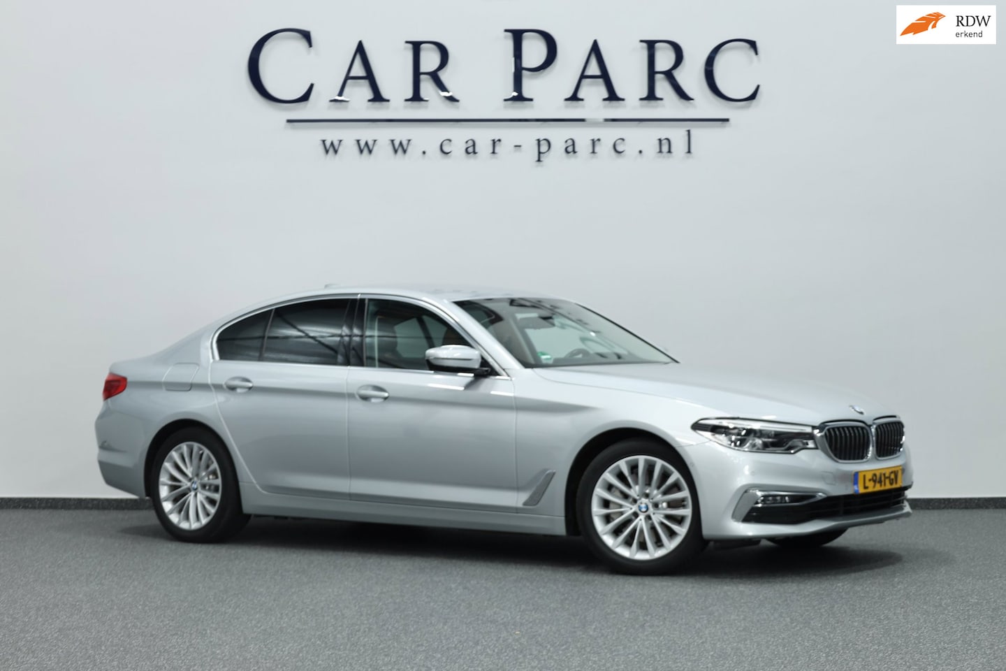 BMW 5-serie - 530e iPerformance High Executive LED/VIRTUAL/SFEER/SOFT/LEER+S.VERWARMING/LMV/CAM/ECC/12 M - AutoWereld.nl