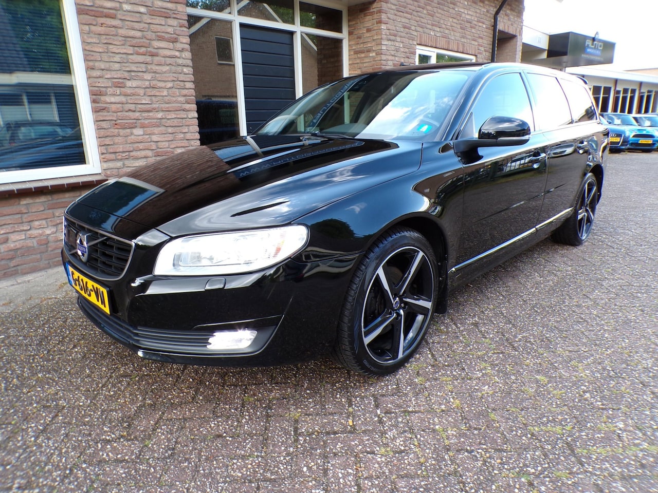 Volvo V70 - 2.0 T5 Automaat / Leder - AutoWereld.nl