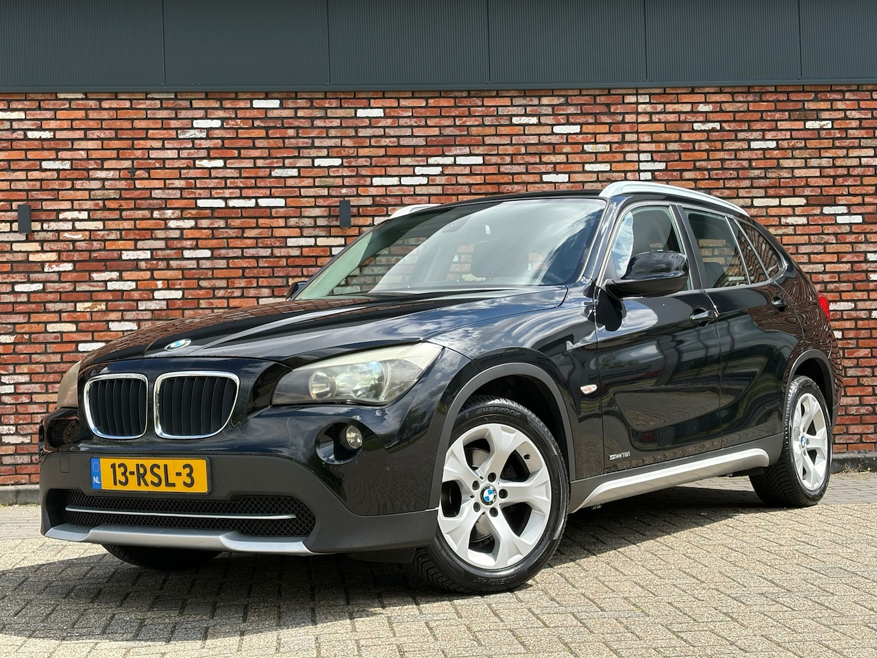 BMW X1 - SDrive18i Executive Carplay Cruise Xenon Clima Pdc Voll.Onderhouden! - AutoWereld.nl