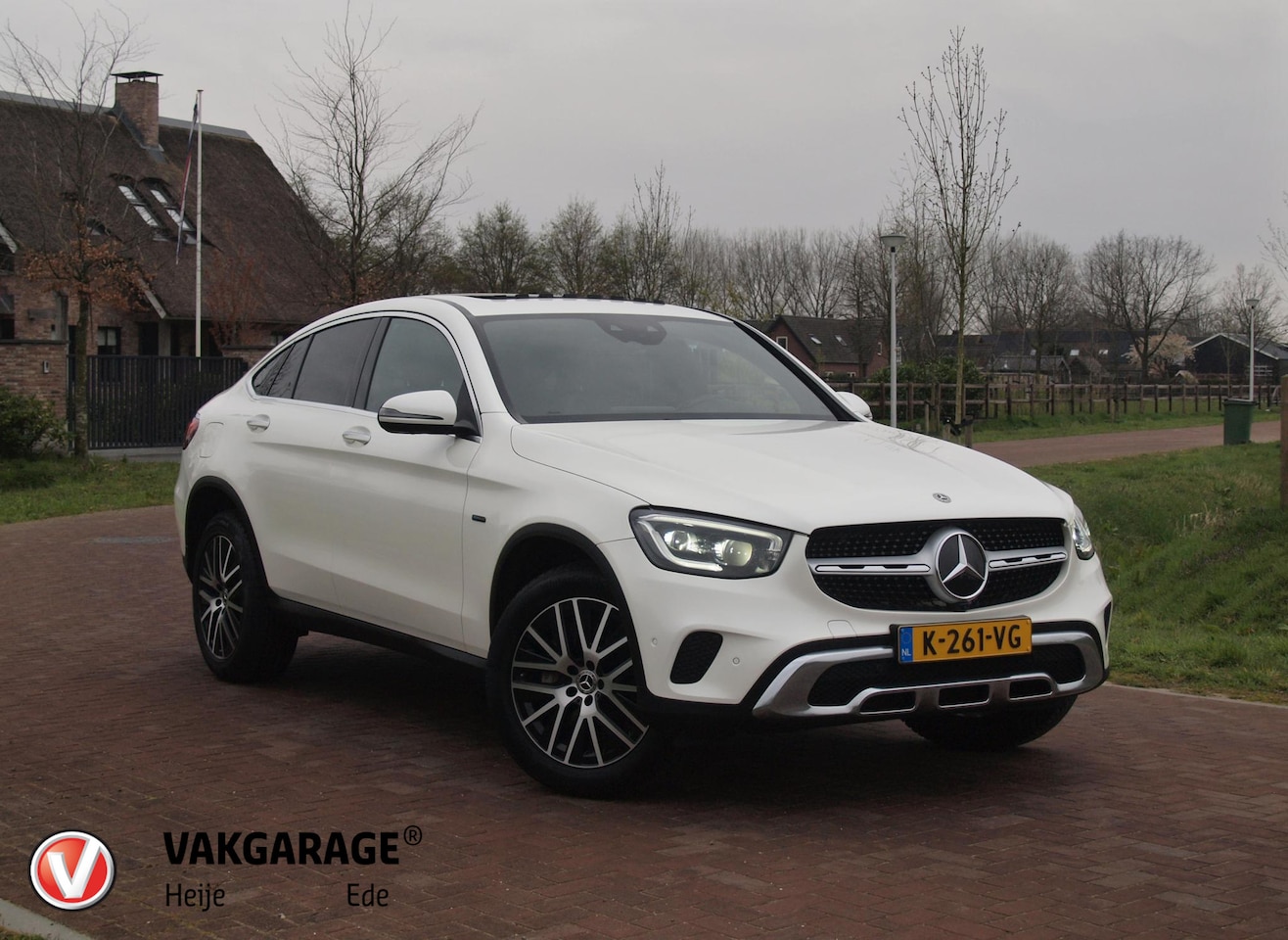 Mercedes-Benz GLC-klasse Coupé - 300e 4MATIC Business Solution Luxury |  Burmester Surround | Schuifdak | 360 Camera | Digi - AutoWereld.nl