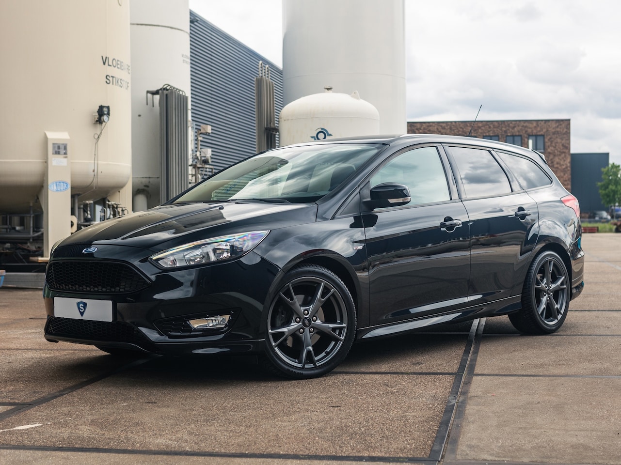Ford Focus Wagon - 1.5 Titanium ST Line 18inch Clima Navi - AutoWereld.nl