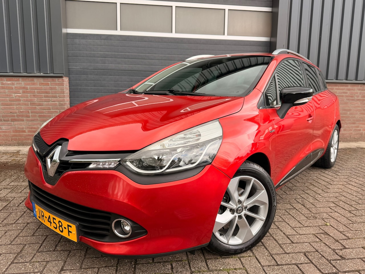 Renault Clio Estate - 0.9 TCe 90PK Limited Navigatie / Cruisecontrol / PDC Achter - AutoWereld.nl