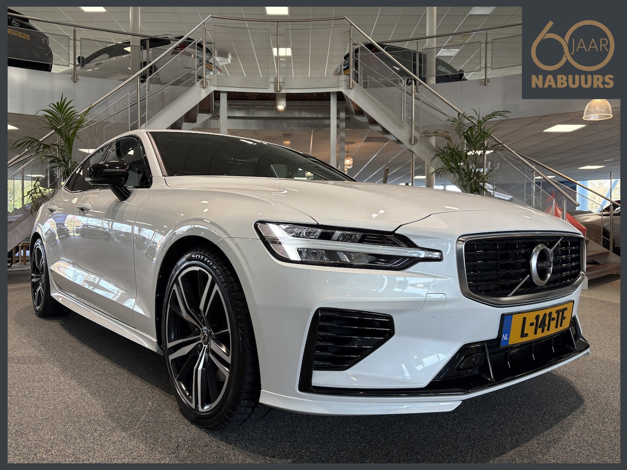 Volvo S60 - 2.0 T6 AWD Twin Engine R-Design, NL auto, Trekhaak, Camera, ACC - AutoWereld.nl