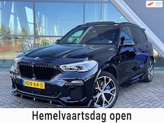 BMW X5 - XDrive45e High Executive M-Sport SKY Lounge / Soft Close / Trekhaak / Stuurverwarming