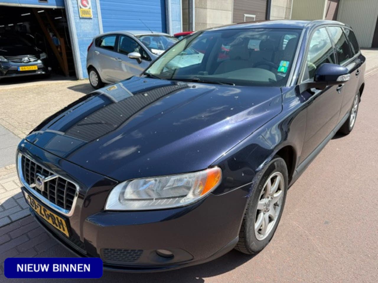 Volvo V70 - 2.4 D5 Kinetic Automaat 1e eigenaar 2008 APK nov-2026 100% Volvo Dealer onderhouden met LE - AutoWereld.nl