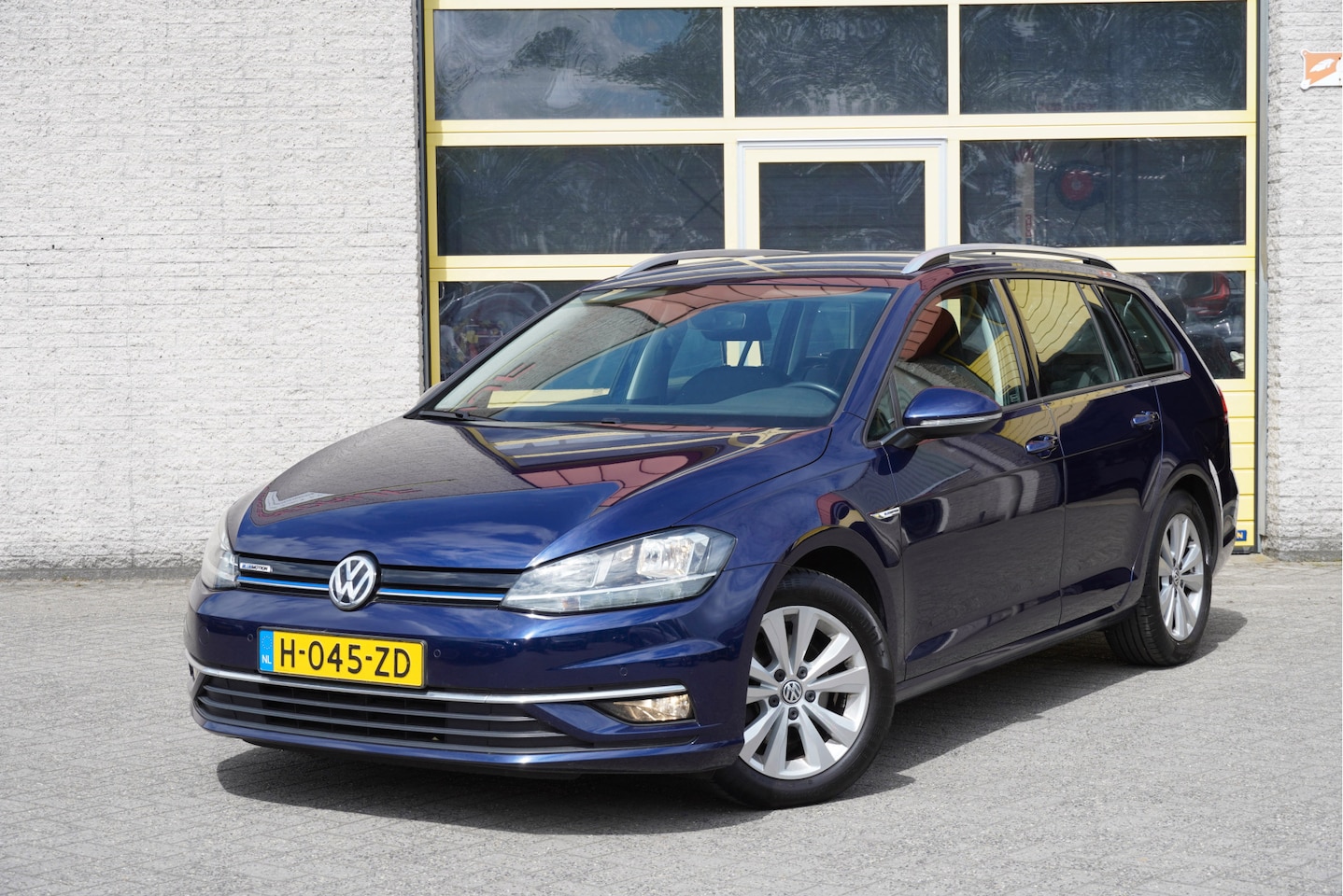 Volkswagen Golf Variant - 1.5 TSI Highline BJ2020 Lmv 16" | Led | Pdc | Navi | Trekhaak | Achteruitrijcamera | App-C - AutoWereld.nl