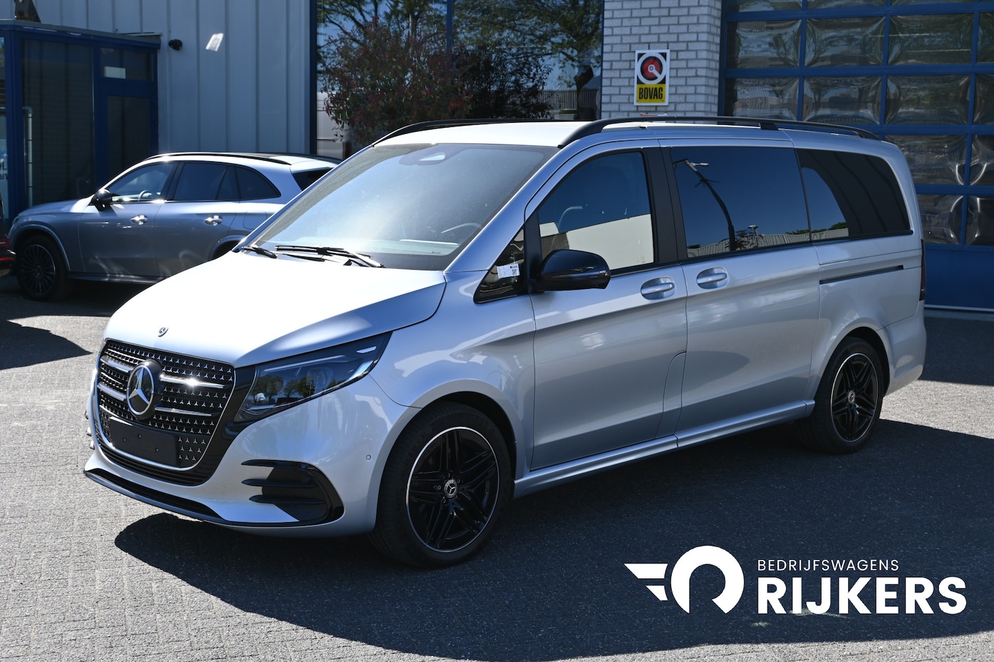 Mercedes-Benz V-klasse - 300d 4-Matic AMG L2 Exclusive DC Airmatic, Panoramadak, Standkachel, Etc. - AutoWereld.nl