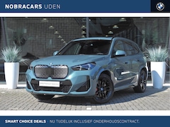 BMW iX1 - eDrive20 M Sport / Panoramadak / Trekhaak / Sportstoelen / Head-Up / M Adaptief onderstel