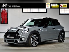MINI Cooper - 1.5 Serious Business | Panoramadak | John Cooper Works | Parkeersensoren achter | 18 inch