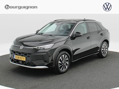 Volkswagen T-Roc - 1.5 eTsi Life First Edition | Trekhaak | Stoel- & Stuurverwarming | Dodehoek detectie | Ca