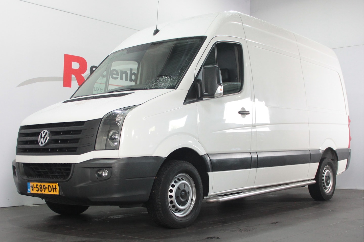 Volkswagen Crafter - 50 2.0 TDI L2H2 - Trekhaak / Bluetooth / Cruise - AutoWereld.nl