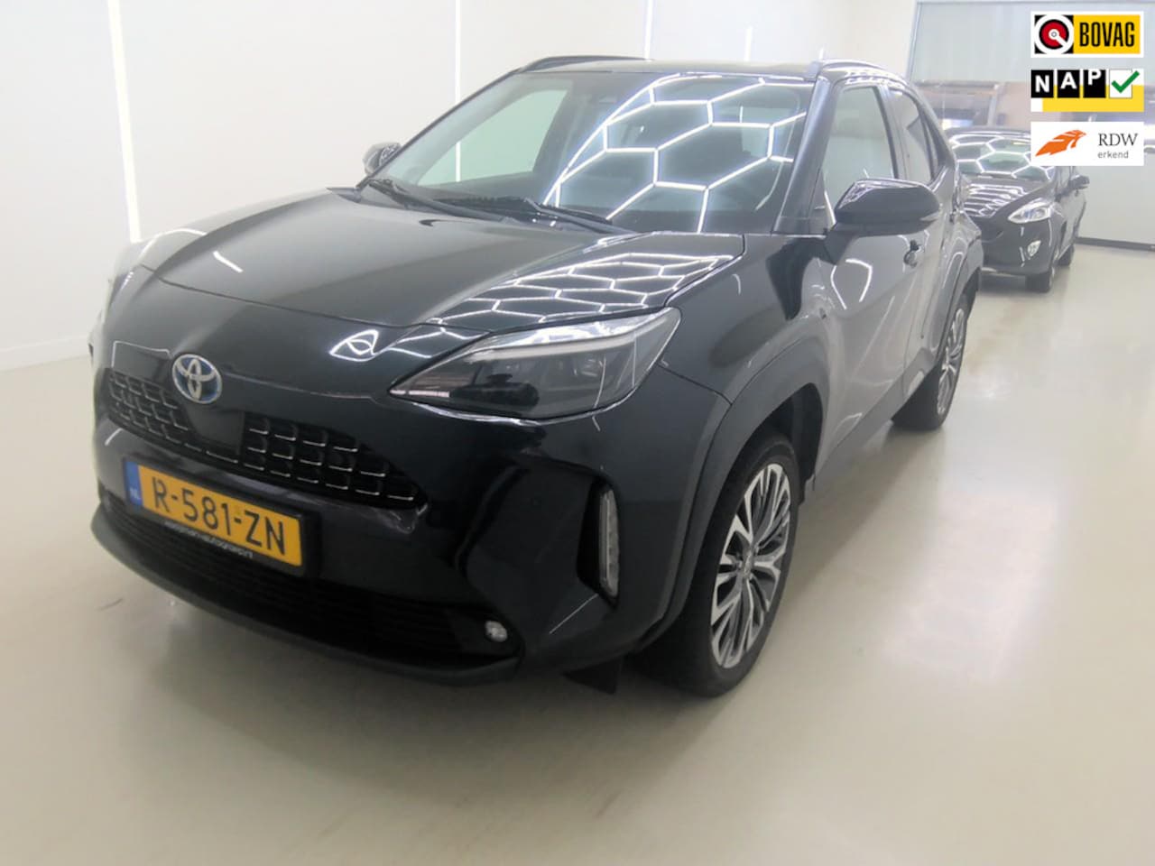 Toyota Yaris Cross - 1.5 Hybrid Executive+Led+Leder+stoel-verw+JBL+Navigatie+camera+18"lmv = MEEST LUXE UITV !! - AutoWereld.nl