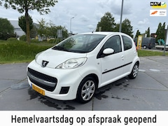 Peugeot 107 - 1.0-12V Millesim 200