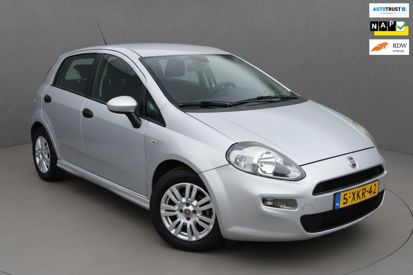 Fiat Punto Evo - Airco|Cruise|Parkeersensoren|6-bak! - AutoWereld.nl