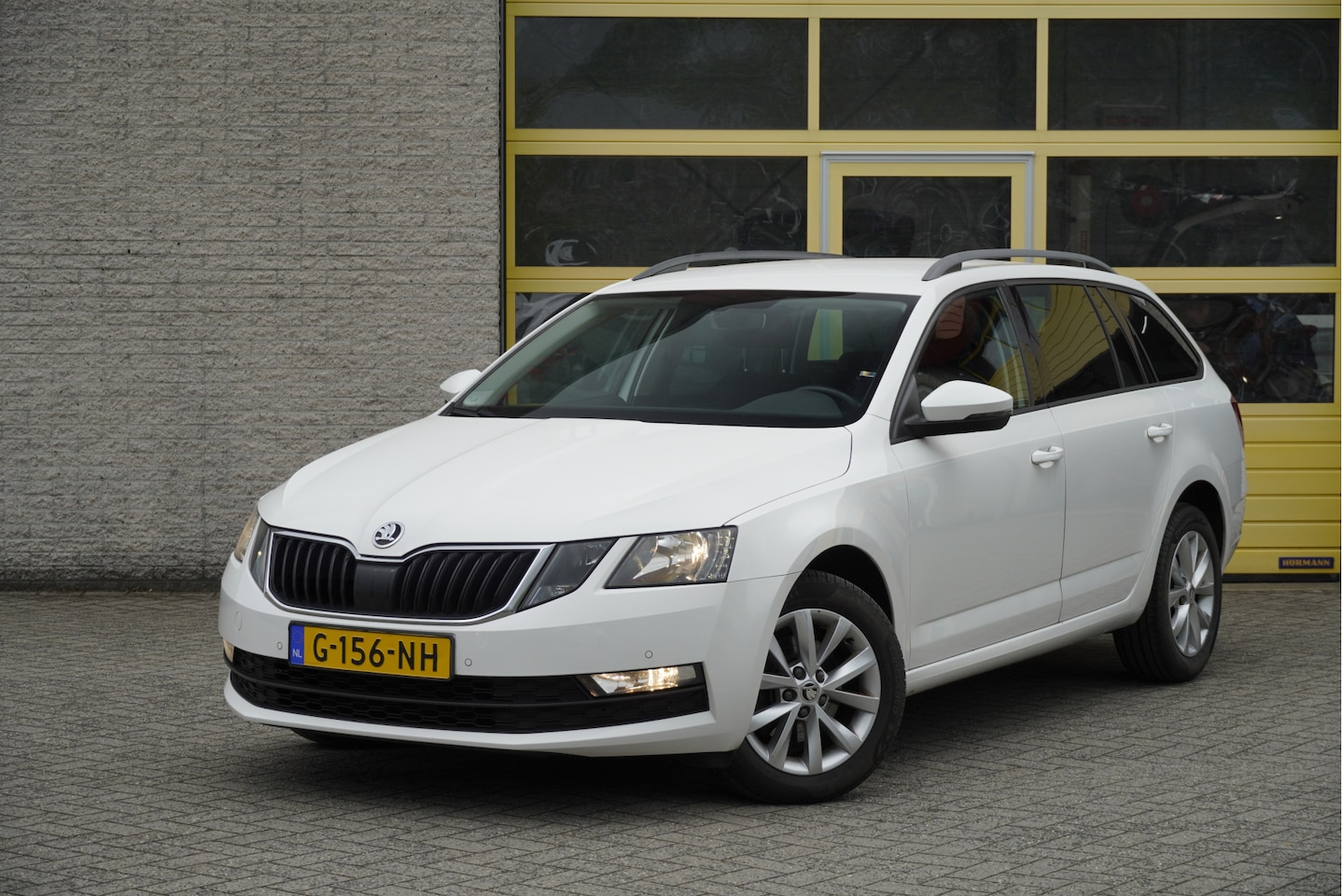 Skoda Octavia Combi - 1.5 TSI 150PK! Automaat Business Edition BJ2019 Lmv 16" | Led | Pdc | Afneembare trekhaak - AutoWereld.nl