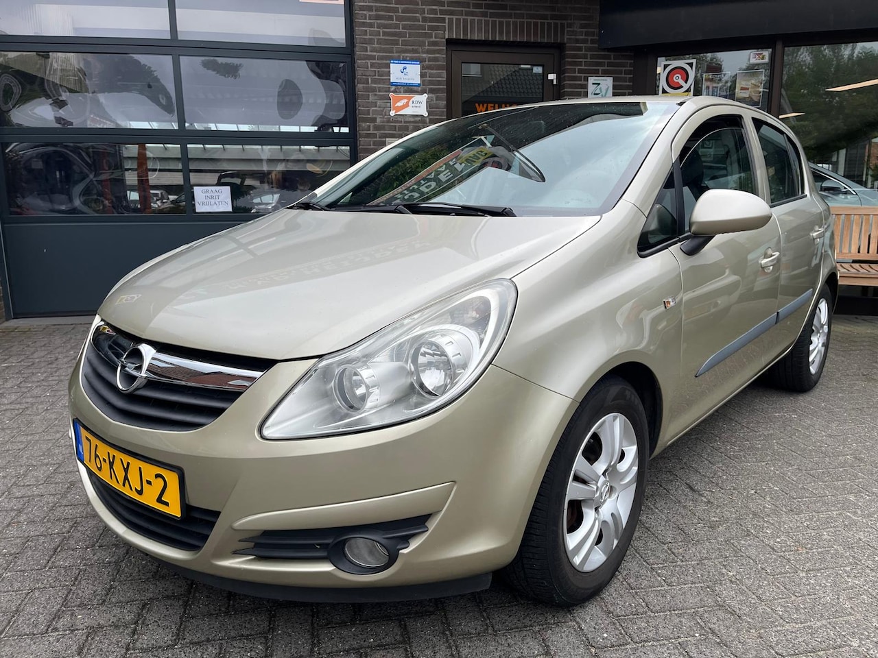 Opel Corsa - 1.2 16V 5-drs. Apk tot 01-05-2027 - AutoWereld.nl