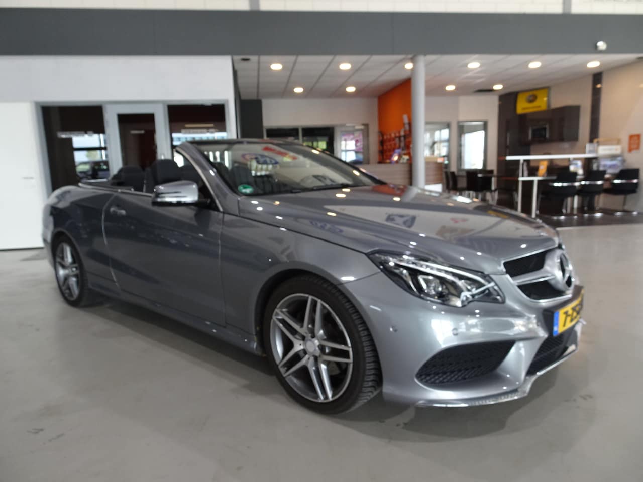 Mercedes-Benz E-klasse Cabrio - 200 Prestige AMG Pakket Org. NL Auto - AutoWereld.nl
