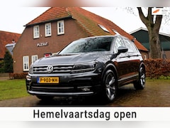 Volkswagen Tiguan - 2.0 TDI 4Motion Highline Aut. | 3x R-line | Panorama | Adaptief | Trekhaak | Stoelverwarmi