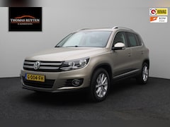 Volkswagen Tiguan - 1.4 TSI R-Line Edition 2015 | Trekhaak Uitklapbaar | Parkeersensoren | Achteruitrij Camera