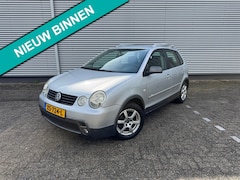 Volkswagen Polo - 1.4-16V FUN/Cross, Lm velgen, Airco, trekhaak, Nieuwe APK