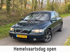 Volvo S60 - 2.4 | Automaat + Cruise Nu € 1.950,