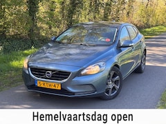 Volvo V40 - 1.6 D2 Kinetic |VLIEGWIEL HOORBAAR|