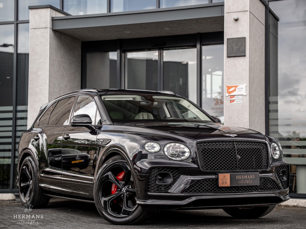Bentley Bentayga - 4.0 V8 S / Blackline / NAIM / HUD / Touring / Massage / Entertainment - AutoWereld.nl