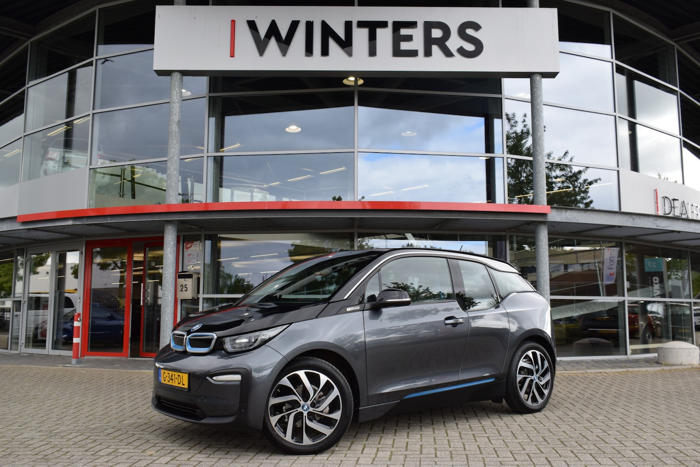 BMW i3 - S 94Ah 33 kWh | Cruise Control | Climate Control | Navigatie | Camera + Sensoren Voor/ Ach - AutoWereld.nl