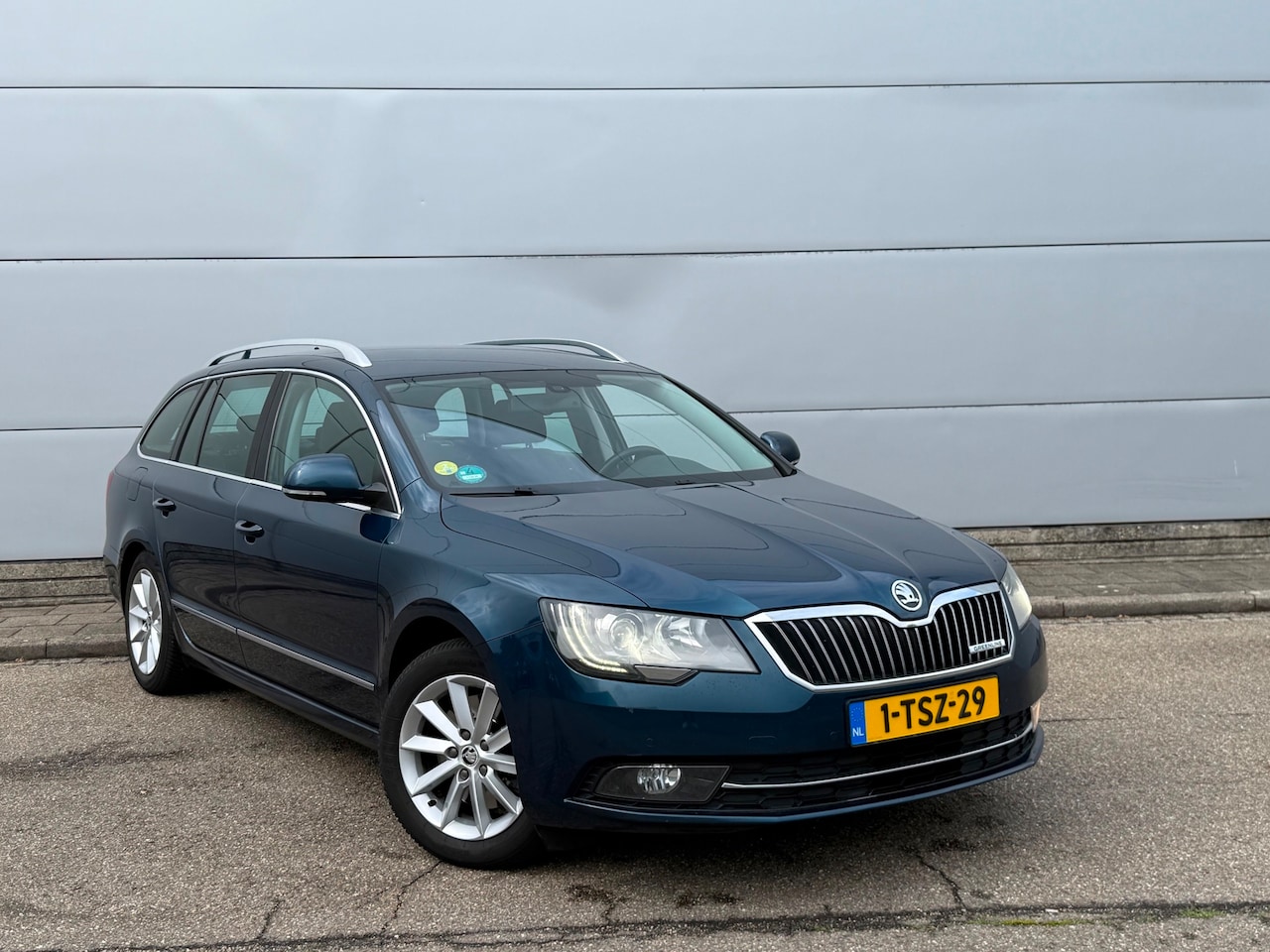 Skoda Superb Combi - 1.6 TDI Business (bj 2014) XENON|NAVI|CLIMA|EXPORTPRICE - AutoWereld.nl
