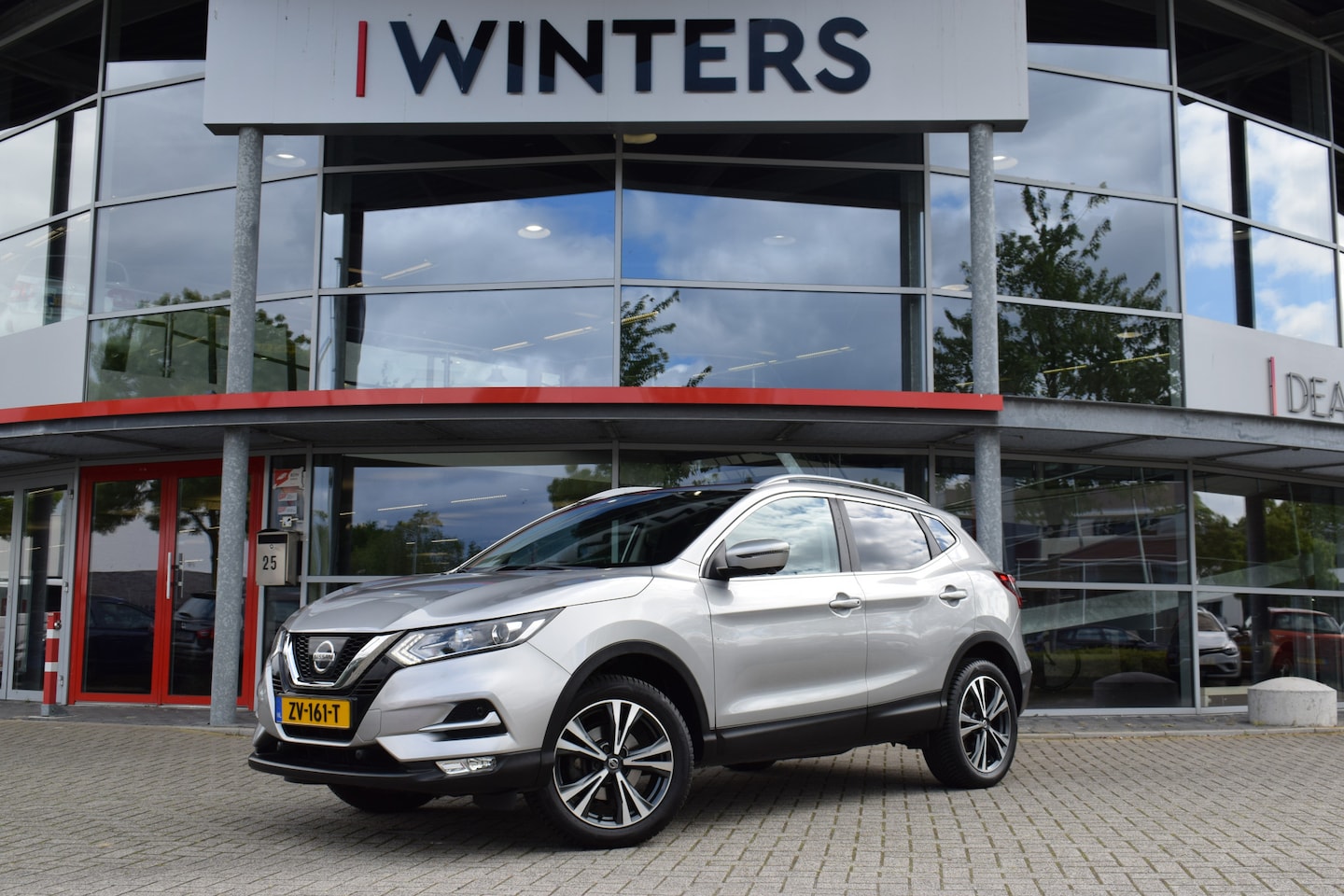 Nissan Qashqai - 1.2 N-Connecta | Trekhaak | Panorama Dak | Cruise Control | Climate Control | - AutoWereld.nl
