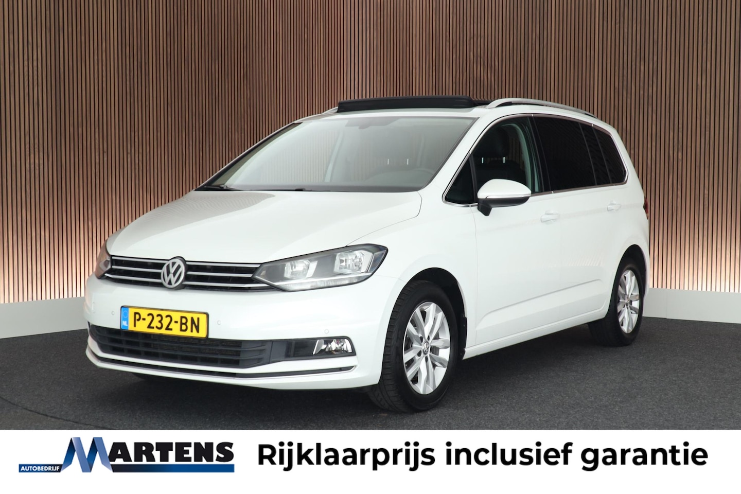 Volkswagen Touran - 1.4 TSI 150pk DSG Comfortline Bsns 7Pers. Leder Stoelverwarming Panoramadak Navigatie - AutoWereld.nl