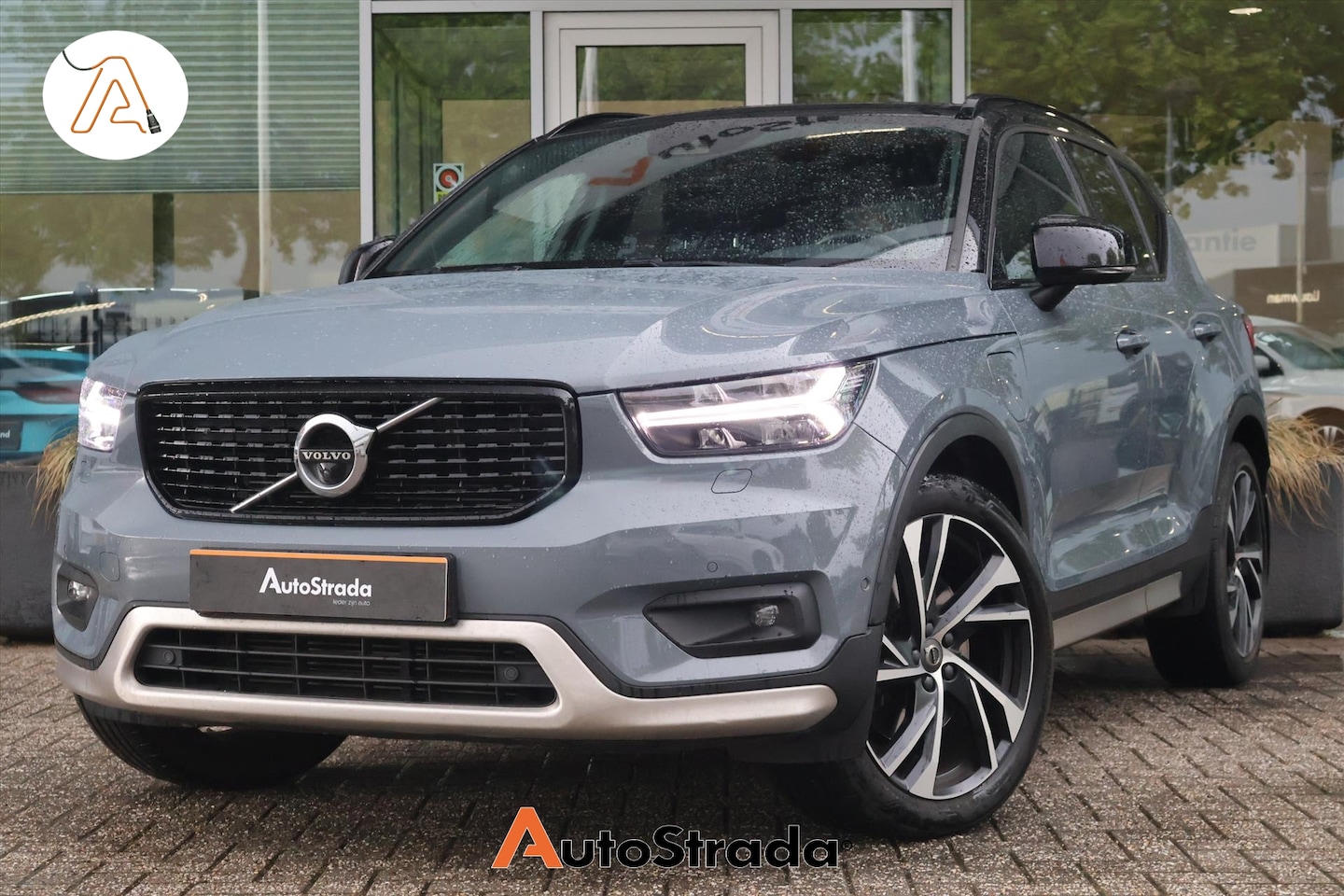 Volvo XC40 - T5 Twin Engine R-DESIGN 262pk I Harman Kardon I Navi I Trekhaak I Climate - AutoWereld.nl