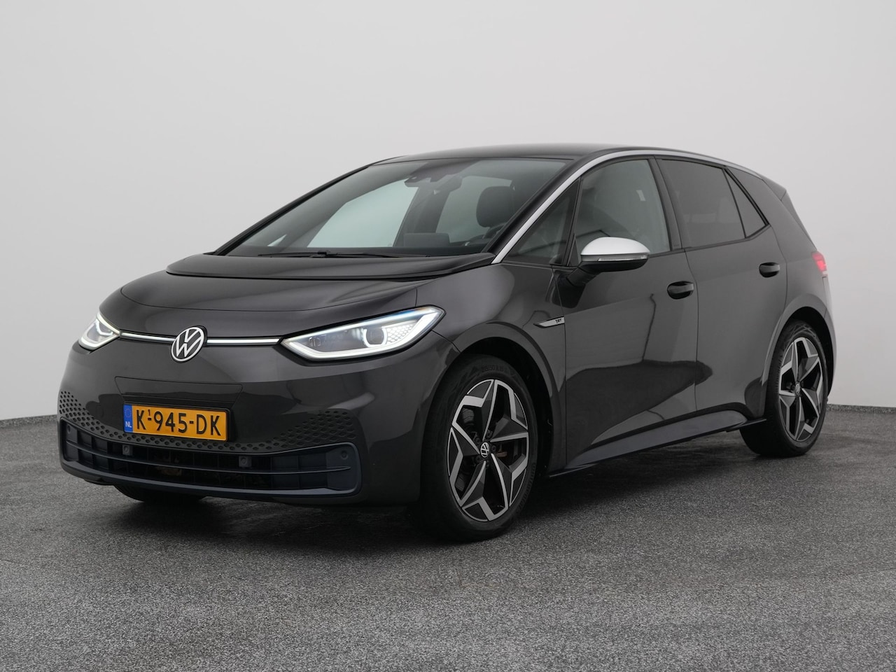 Volkswagen ID.3 - First Plus 58 kWh | CAMER | ADAPTIVE | STOEL- EN STUURVERW. | TREKHAAK - AutoWereld.nl