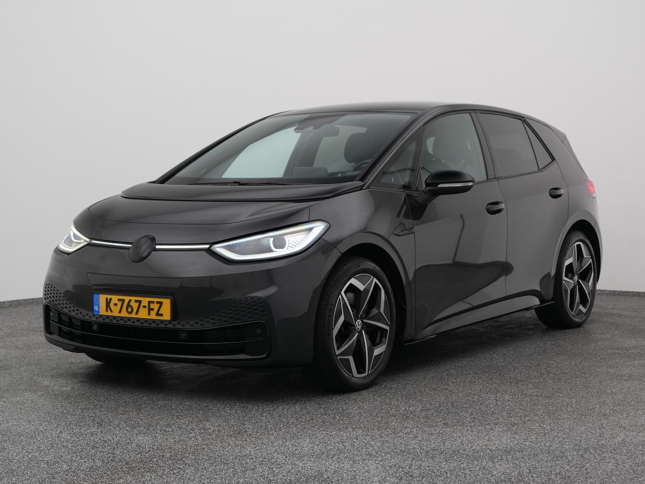 Volkswagen ID.3 - First Plus 58 kWh | CAMERA | ADAPTIVE | STOEL- EN STUURVERW. - AutoWereld.nl