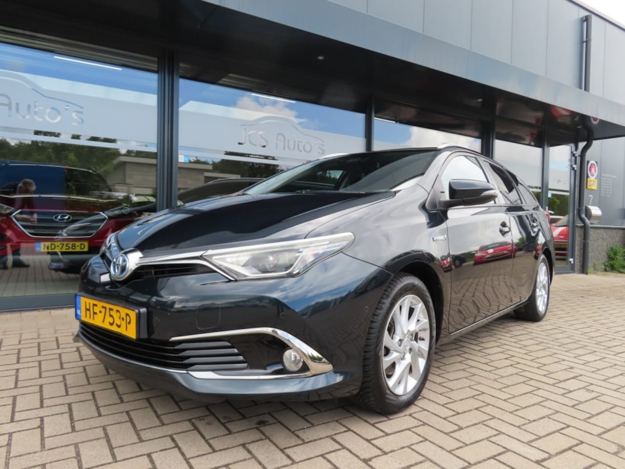 Toyota Auris - 1.8 Hybrid Lease Pro Ecc Led Pano Trekhaak 2015 - AutoWereld.nl