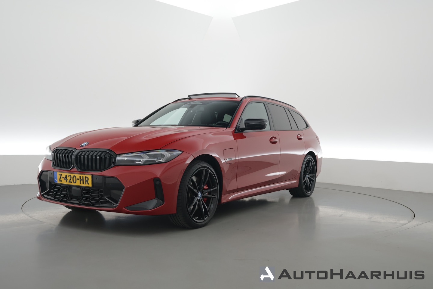 BMW 3-serie Touring - 330e xDrive M Sport | Pano | HUD | Camera | Elek. Trekhaak | 19'' | Stoelverw. | CarPlay + - AutoWereld.nl
