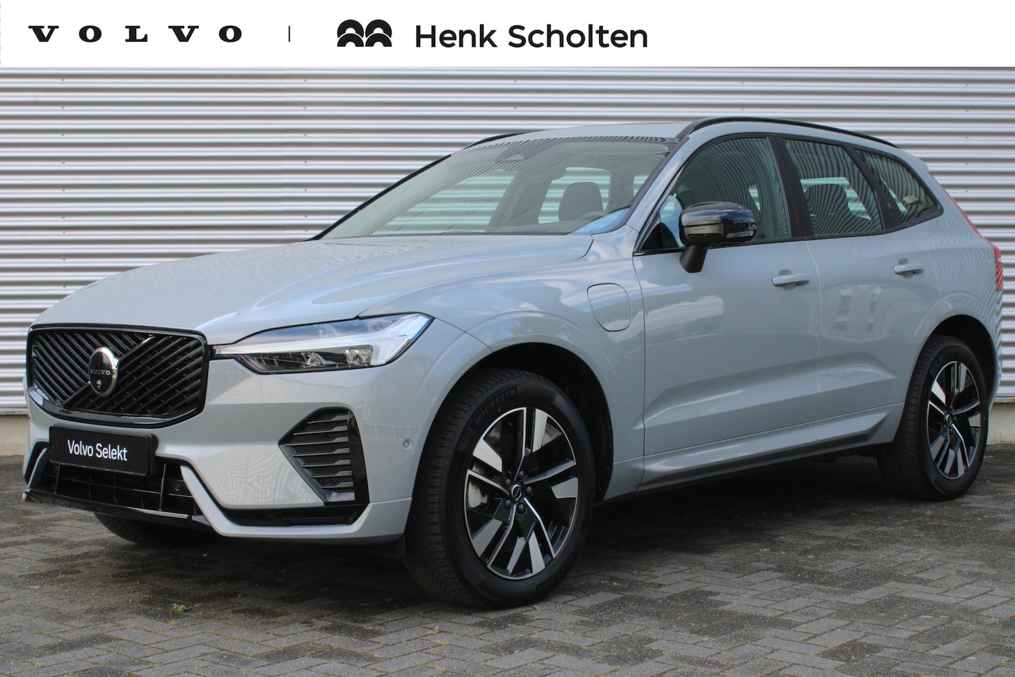 Volvo XC60 - 2.0 T6 Plug-in hybrid AWD Plus Dark | Lichtmetalen Velgen 19" | Allseason Banden | Trekhaa - AutoWereld.nl